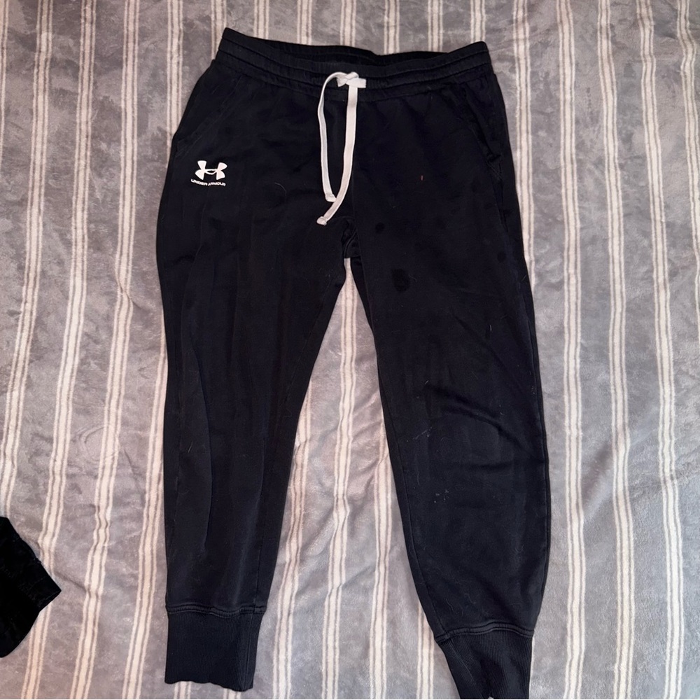 black under armor joggers